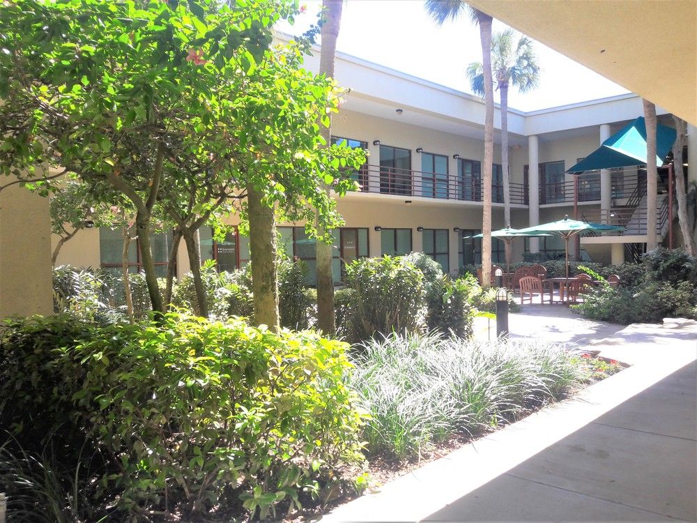 Live Oak Office Center: 2201 Cantu Court, Sarasota, FL 34232